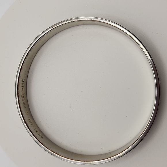 Kate Spade Approx 9 Inch Silver‎ Tone Bangle Bracelet "This Is The Year To..." - Picture 8 of 8